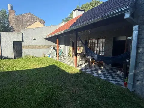 Casa en Venta con 4 cocheras