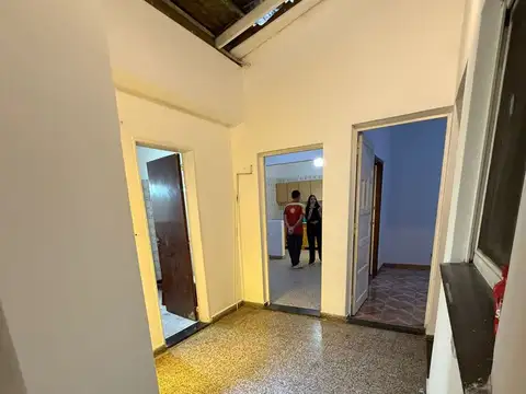 Depto Tipo Casa en Alquiler en Caseros, $ 670.000