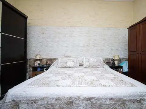 Casa 6 ambientes con 2 baños