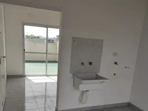 Depto 2 amb al frente c/ balcon y Terraza propio de 50mts