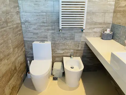 Casa 5 ambientes con 3 baños