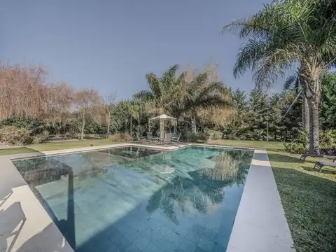 VENTA – Casa de categoría 7 ambientes con pileta, quincho y jacuzzi | Comarcas de Luján