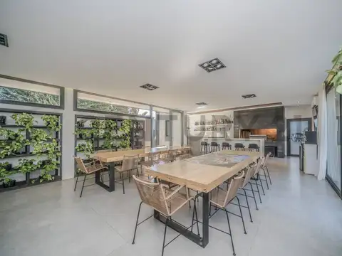 VENTA – Casa de categoría 7 ambientes con pileta, quincho y jacuzzi | Comarcas de Luján