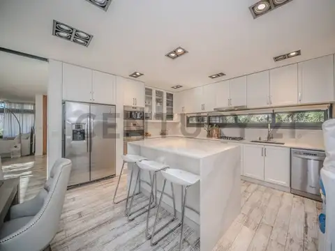 Casa 7 ambientes con 5 baños