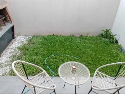 Depto Tipo Casa 2 ambientes con 1 baño