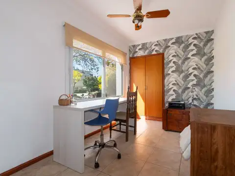 Casa 8 ambientes con 4 baños