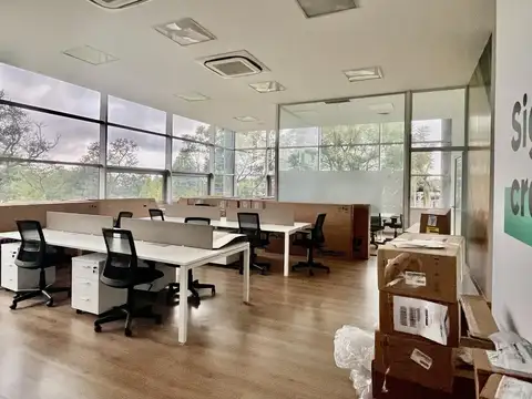 Oficina en Alquiler con 1 cochera