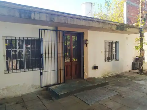 Casa 5 ambientes con 1 baño