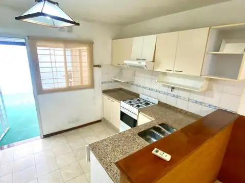 Depto Tipo Casa en Alquiler con 1 cocheras