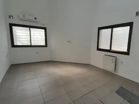 Depto Tipo Casa en Alquiler en Remedios de Escalada, $ 400.000