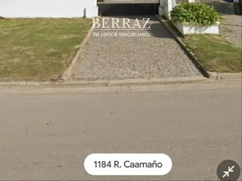 Fracción de 4 lotes con ingreso doble por Av Caamaño y calle Calcagno