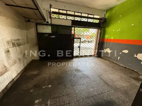 Local sobre Av. Nazca - Muy buena ubicación -