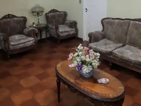 Avenida Bartolomé Mitre e/ Lima y Mármol