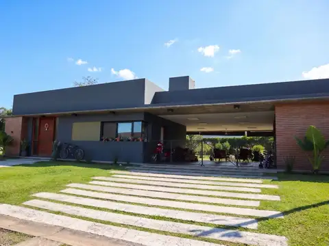 Casa 4 ambientes con 3 baños