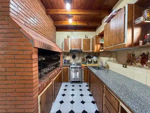 Casa en Venta con 2 cocheras