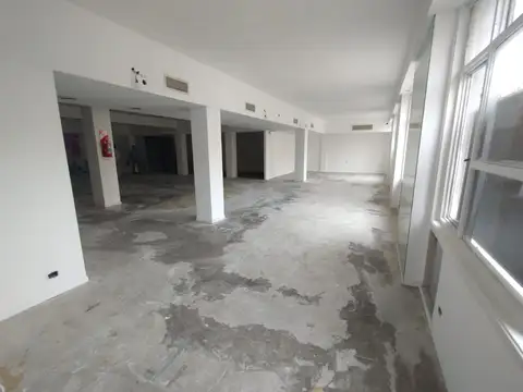 EXCELENTE OFICINA EN VENTA- PLANTA LIBRE.- UNICO PISO