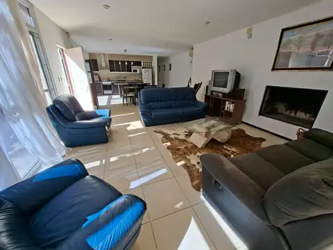 Casa 3 ambientes con 2 baños