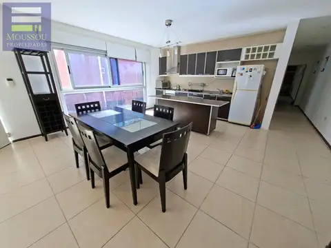 Casa en Alquiler con 1 cochera