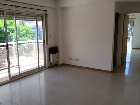 Muy lindo 2 ambientes al frente con balcon corrido