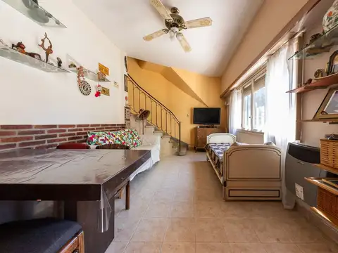 Depto Tipo Casa en Venta de 4 ambientes