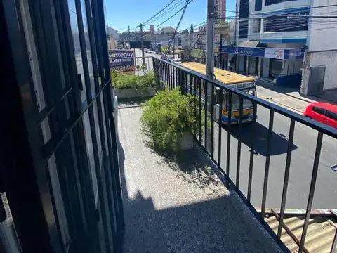 Hipolito Yrigoyen 2265 , Piso 1