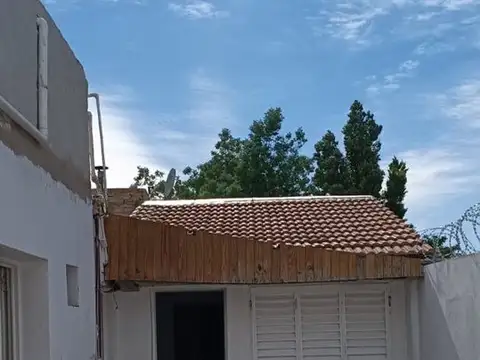 Casa 8 ambientes con 3 baños