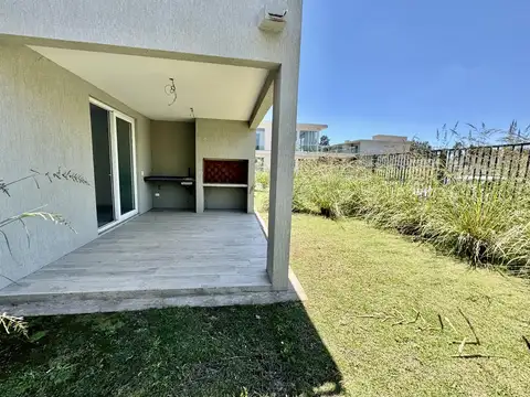 Casa 3 dormitorios en Pilar con jardin y amenities