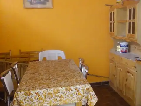 Casa en Venta con 3 cocheras