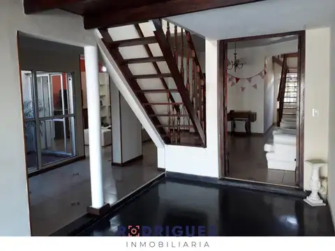 Casa 5 ambientes con 3 baños