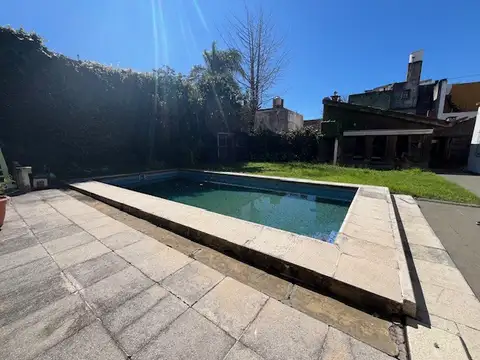 En el Corazon de Villa Del Parque espectacular casa con un fondo UNICO , Pileta y Gran Quincho