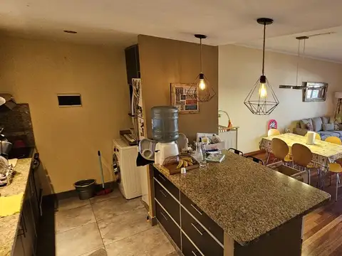 Hipolito Yrigoyen 3200, Piso 2