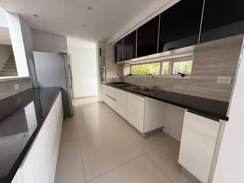 Casa en Alquiler al Este