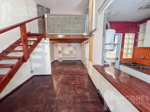 PH tipo loft con entrepiso y patio – Contrafrente silencioso – Venta directa