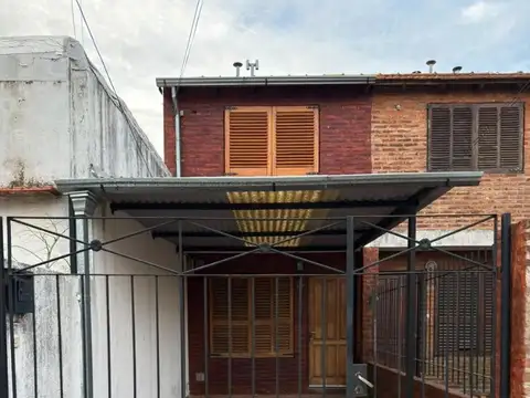 Du´plex de 2 dormitorios con cochera y patio