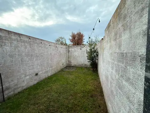 Du´plex de 2 dormitorios con cochera y patio