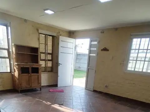 VENTA- CASA 2 DORMITORIOS-  SAN LORENZO