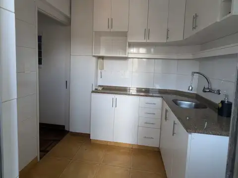 Departamento 6 ambientes con 2 baños