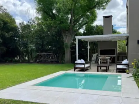 Casa en Venta con 1 cochera