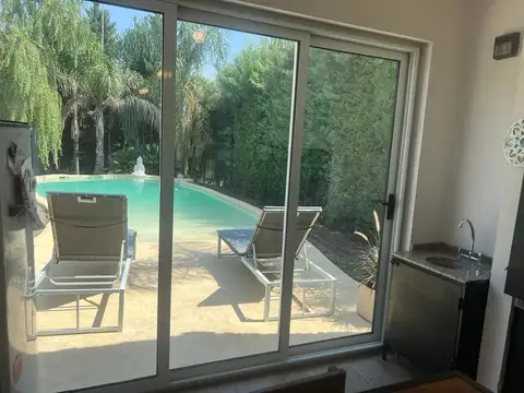 Casa en Alquiler con 2 cocheras