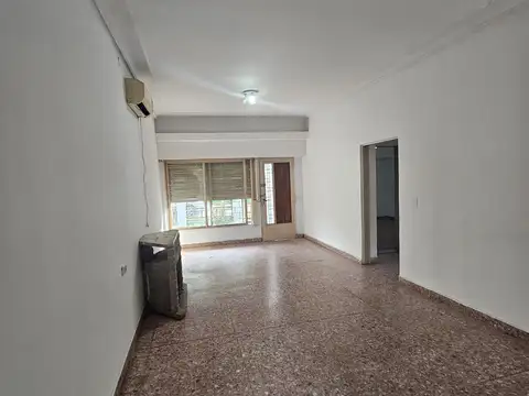 Casa en Alquiler con 2 cocheras