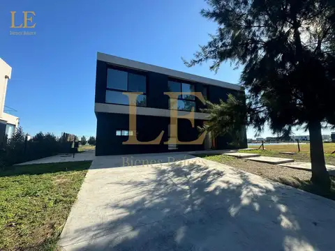 Casa en Venta con 5 cocheras