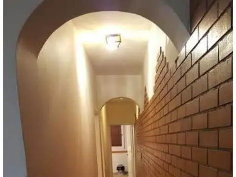 Casa con terraza, patio y garage SOLO USO COMERCIAL