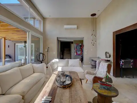 Casa 6 ambientes con 4 baños