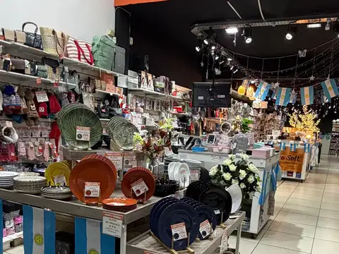 Excelente Polirubro / Bazar la zona de Belgrano