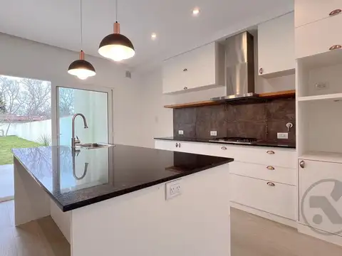 Casa en Alquiler en Caisamar, USD 1.800