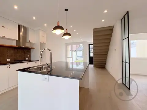 Casa 4 ambientes con 3 baños