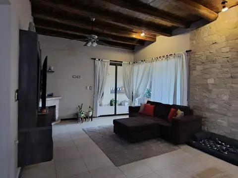Casa en Venta con 3 cocheras