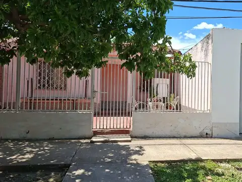 CASA AMPLIA SOBRE AVENIDA EN CAMPO SANTO DPTO. G.GUEMES