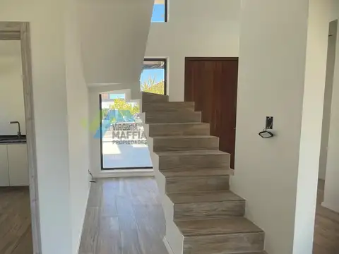 Casa 5 ambientes con 4 baños