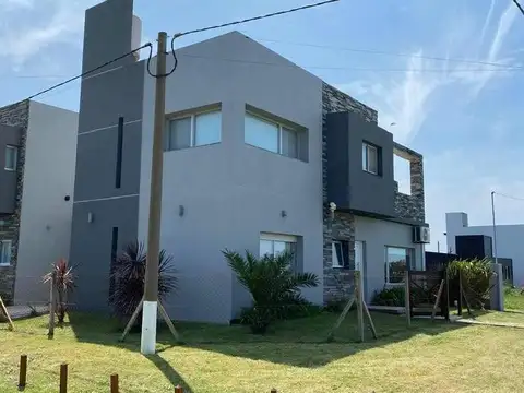 Oficina en Venta con 4 cocheras
